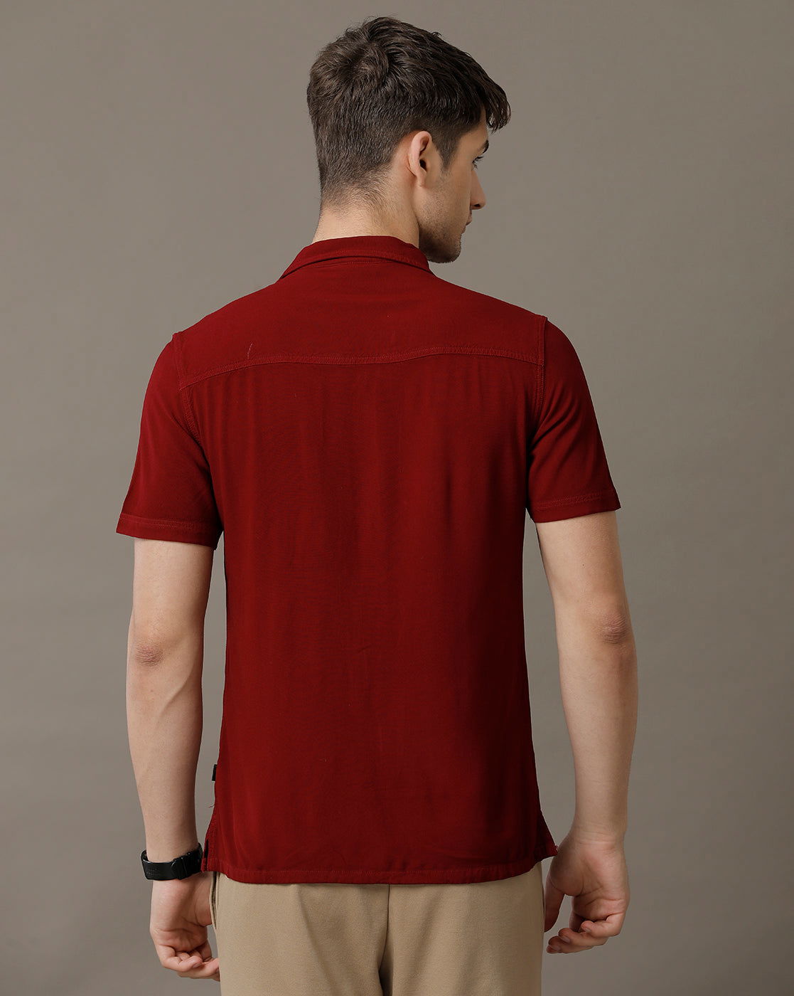 IDENTITI Men Slim Fit Cuban Collar Solid Shirt In Maroon.
