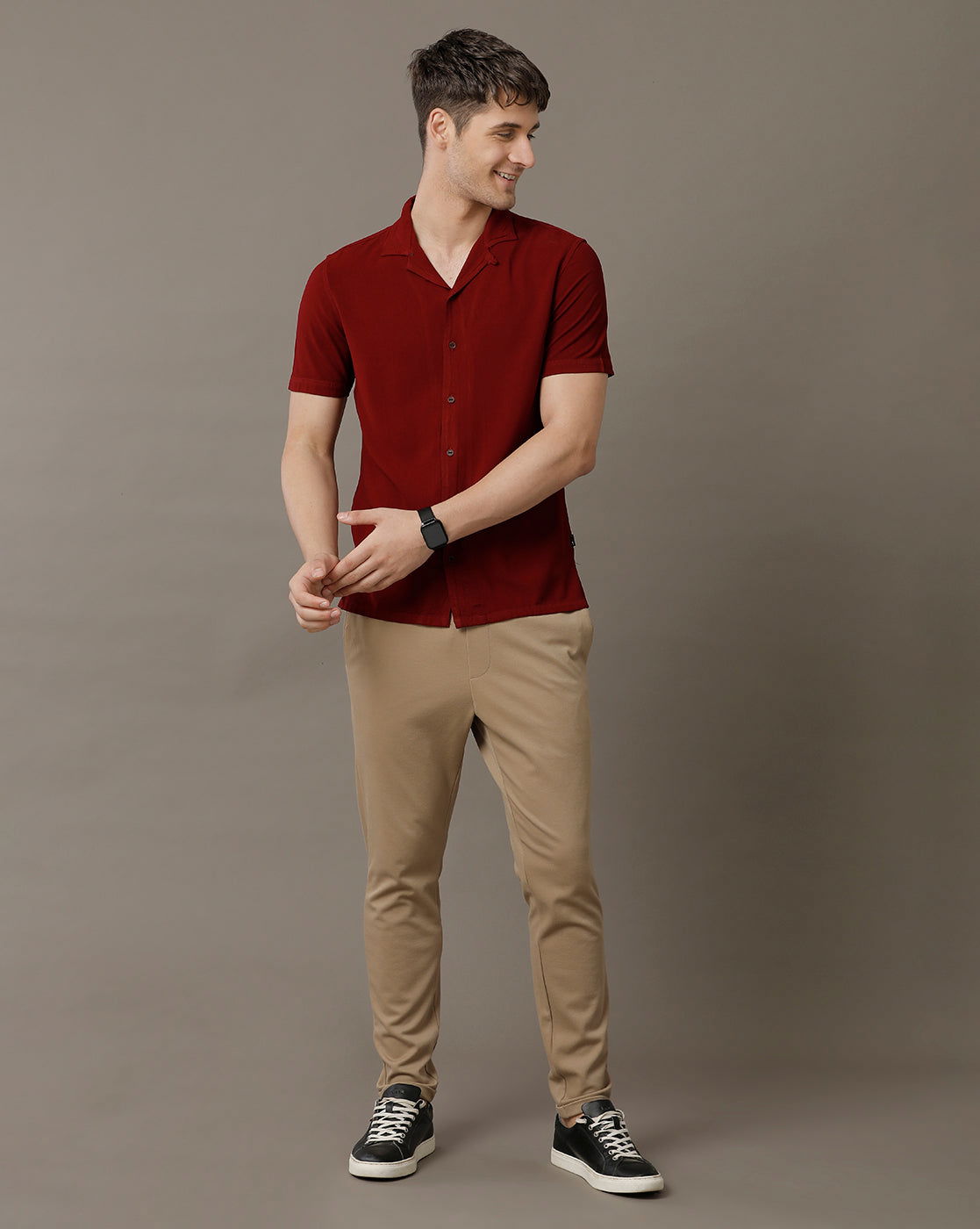 IDENTITI Men Slim Fit Cuban Collar Solid Shirt In Maroon.