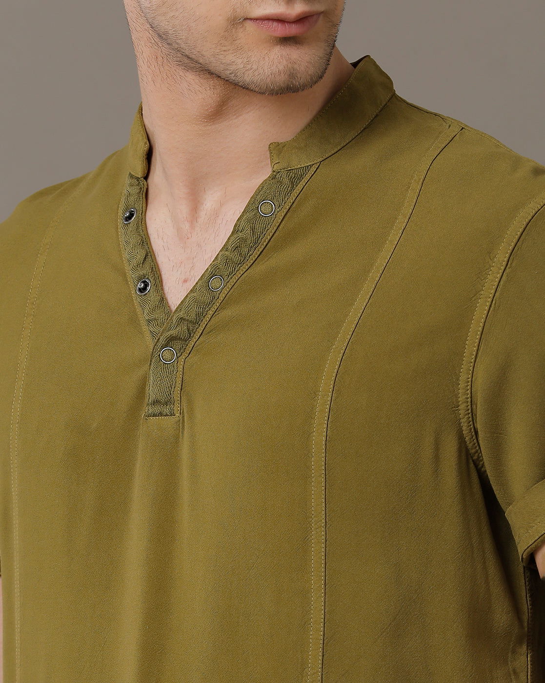 IDENTITI Men Slim Fit Mandarin Collar Solid Shirt In Dk.Green.