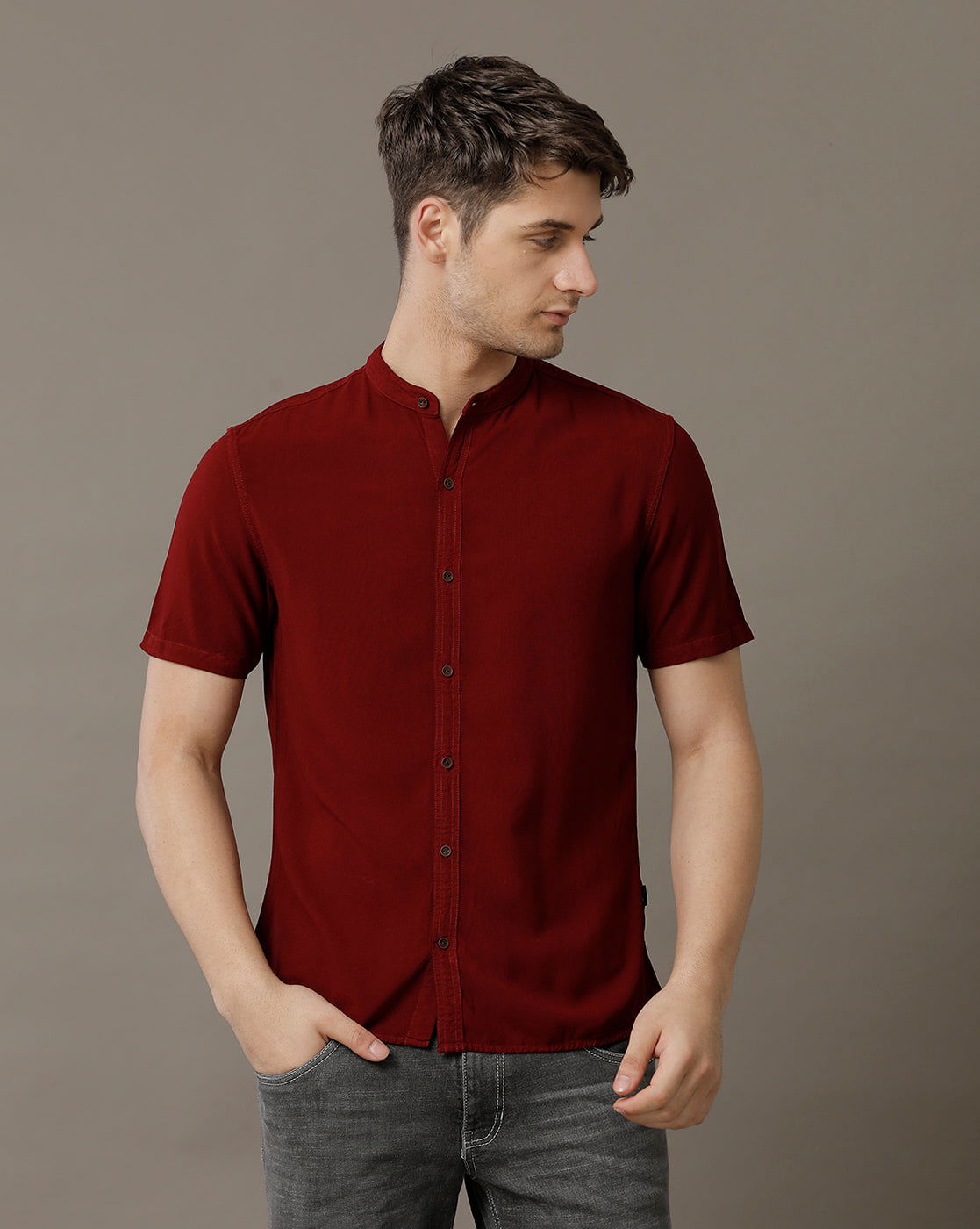 IDENTITI Men Slim Fit Mandarin Collar Solid Shirt In Maroon.