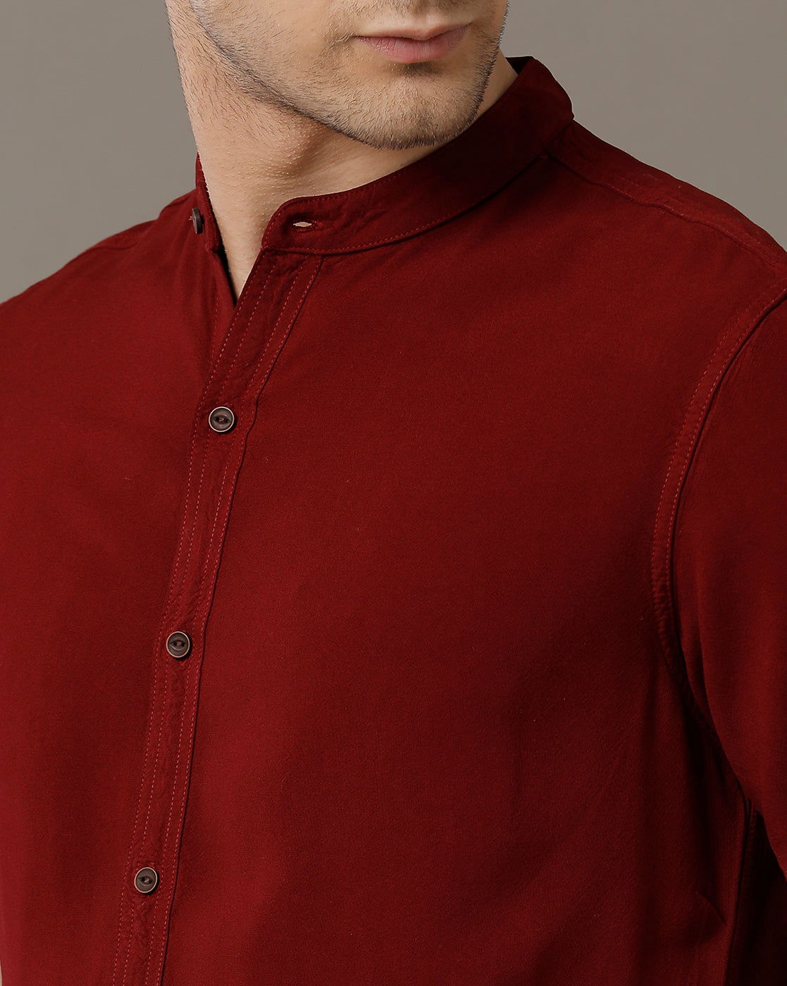 IDENTITI Men Slim Fit Mandarin Collar Solid Shirt In Maroon.