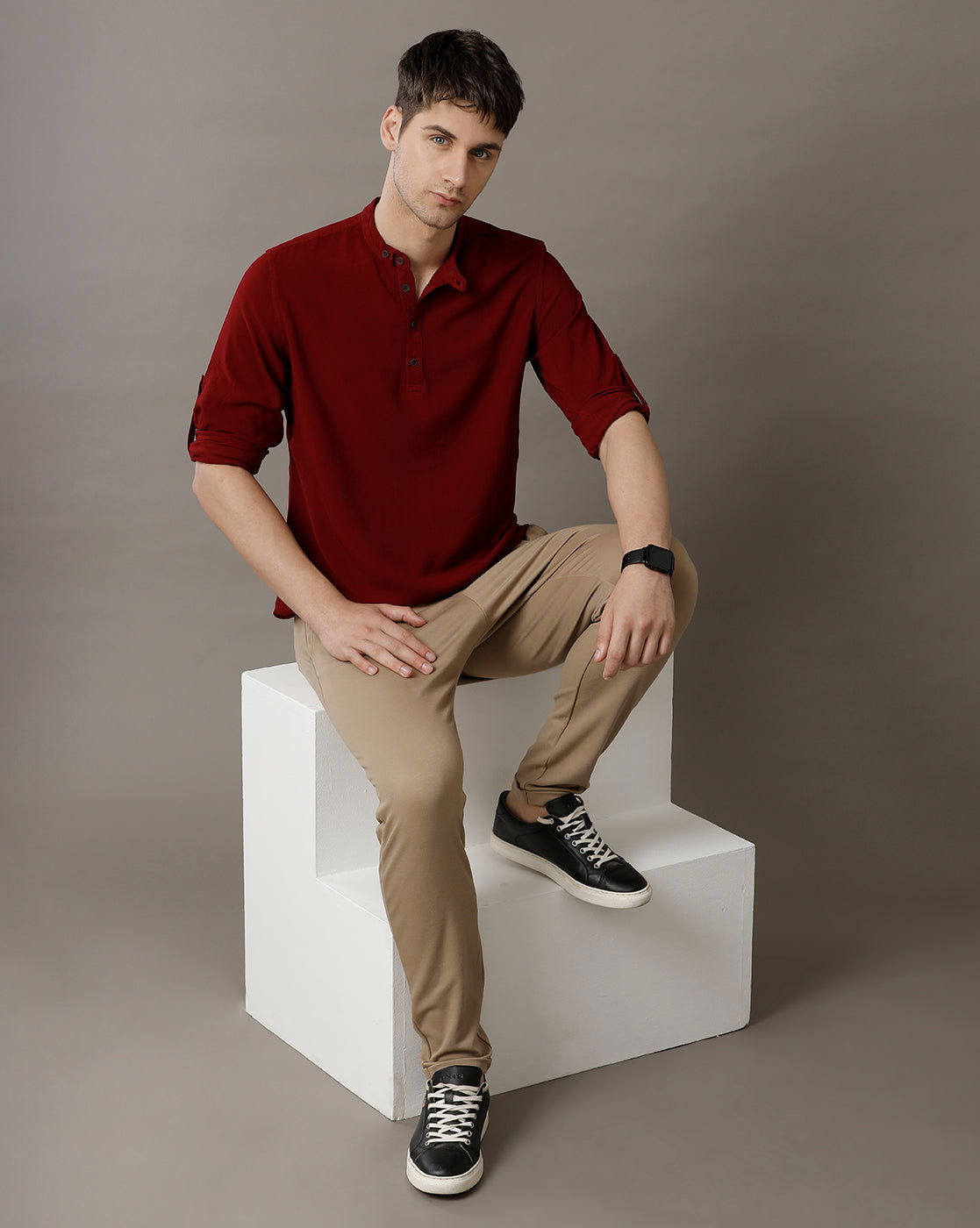 IDENTITI Men Slim Fit Mandarin Collar Solid Shirt In Maroon.