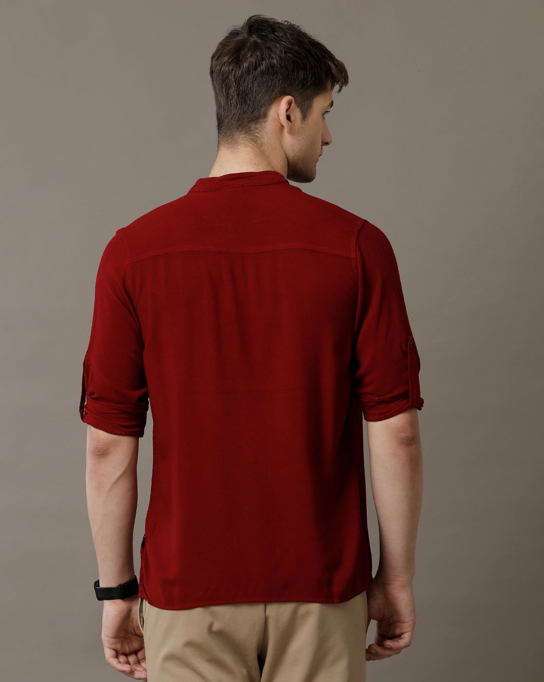 IDENTITI Men Slim Fit Mandarin Collar Solid Shirt In Maroon.