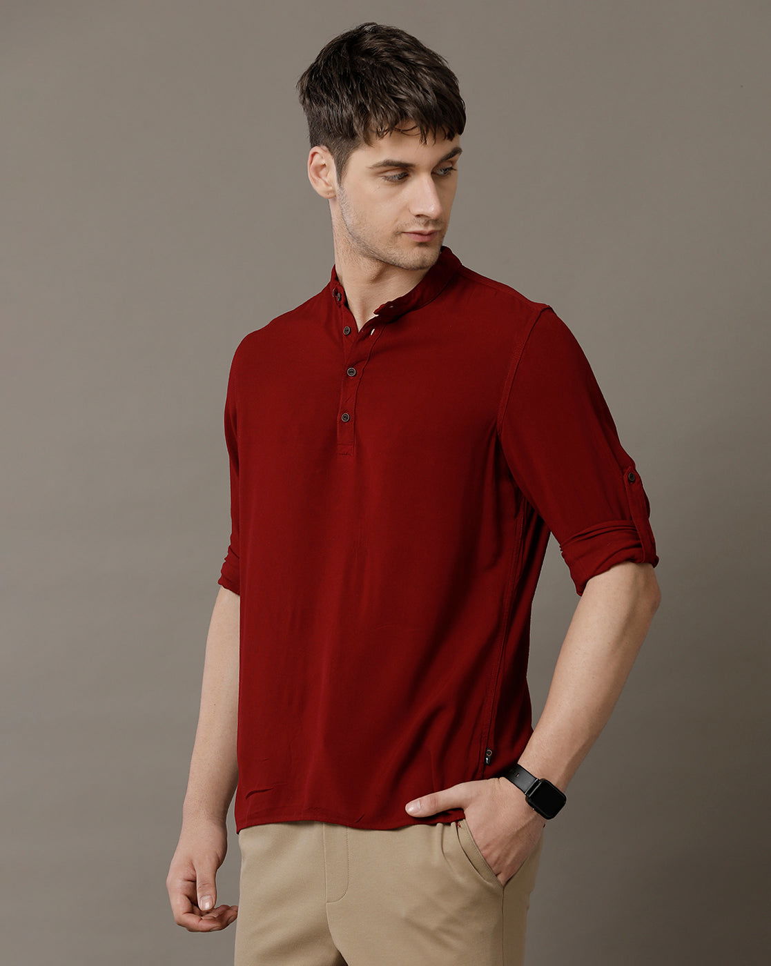 IDENTITI Men Slim Fit Mandarin Collar Solid Shirt In Maroon.