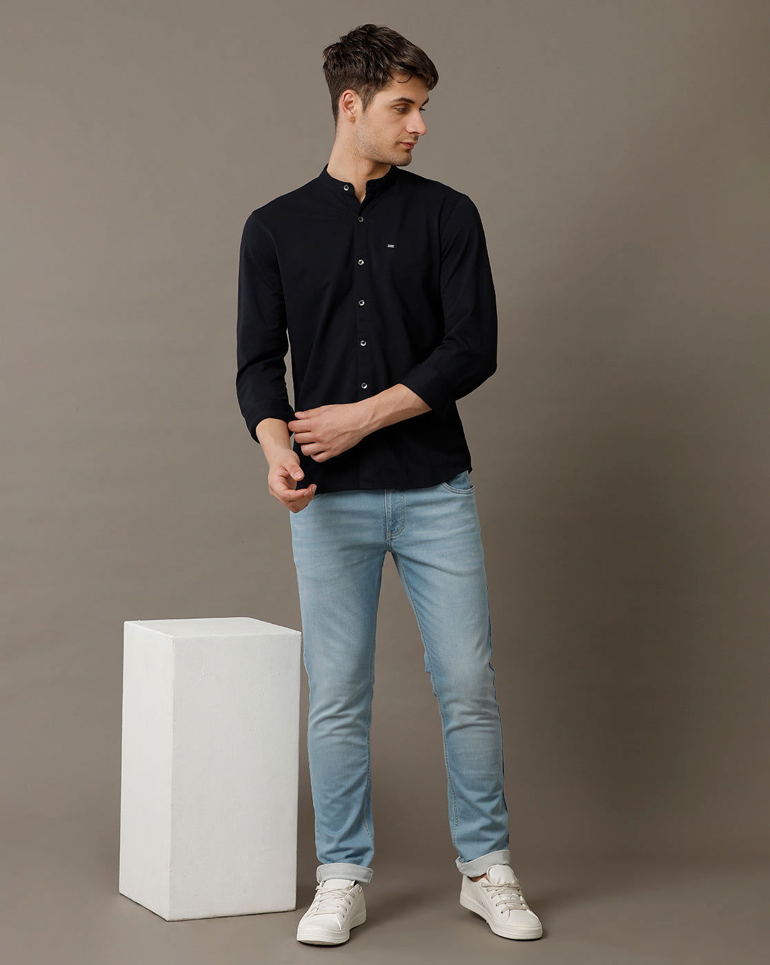 IDENTITI Men Slim Fit Mandarin Collar Solid Shirt In Navy.