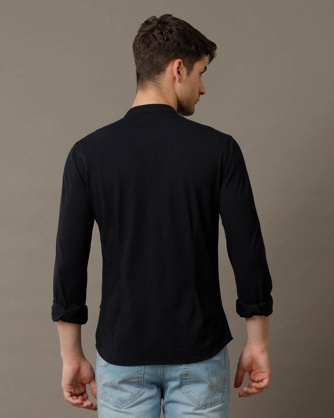 IDENTITI Men Slim Fit Mandarin Collar Solid Shirt In Navy.