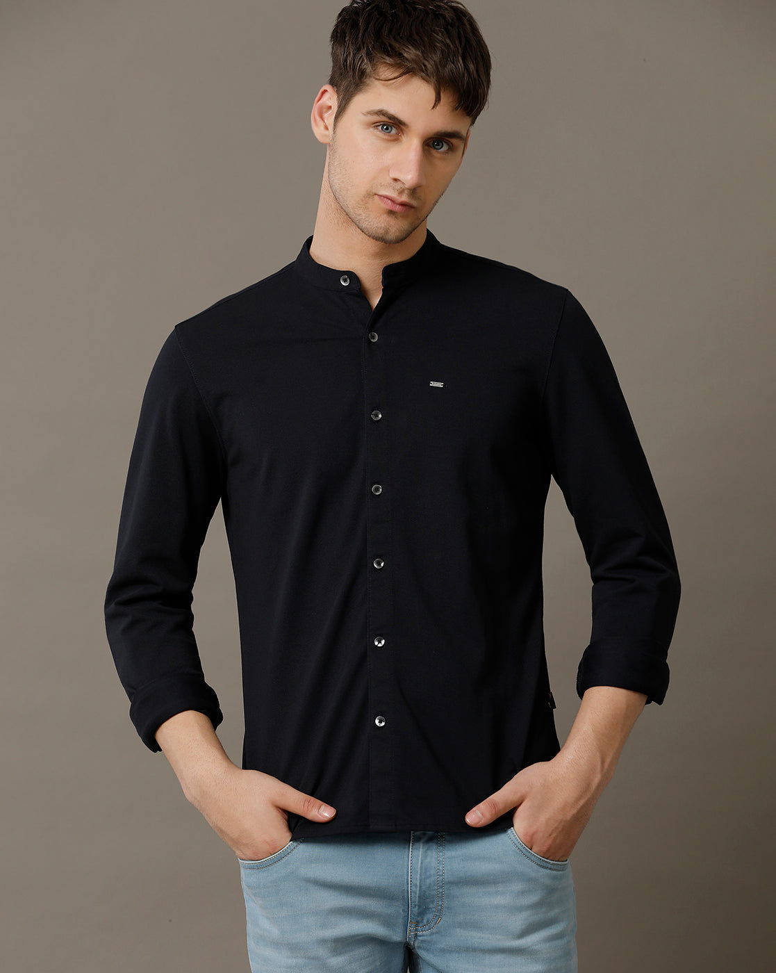 IDENTITI Men Slim Fit Mandarin Collar Solid Shirt In Navy.