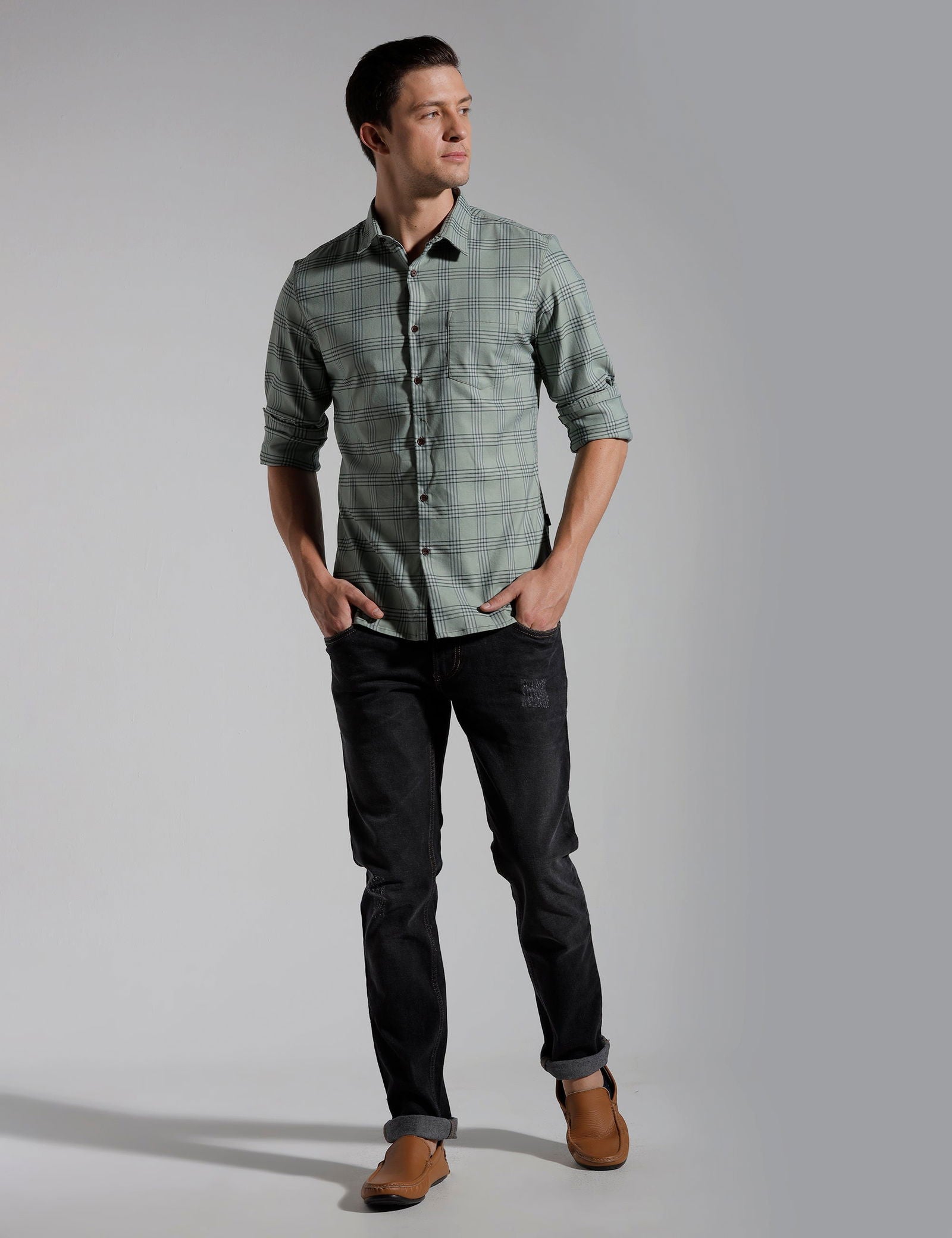 IDENTITI Men Slim Fit Regular Collar Checks Shirt