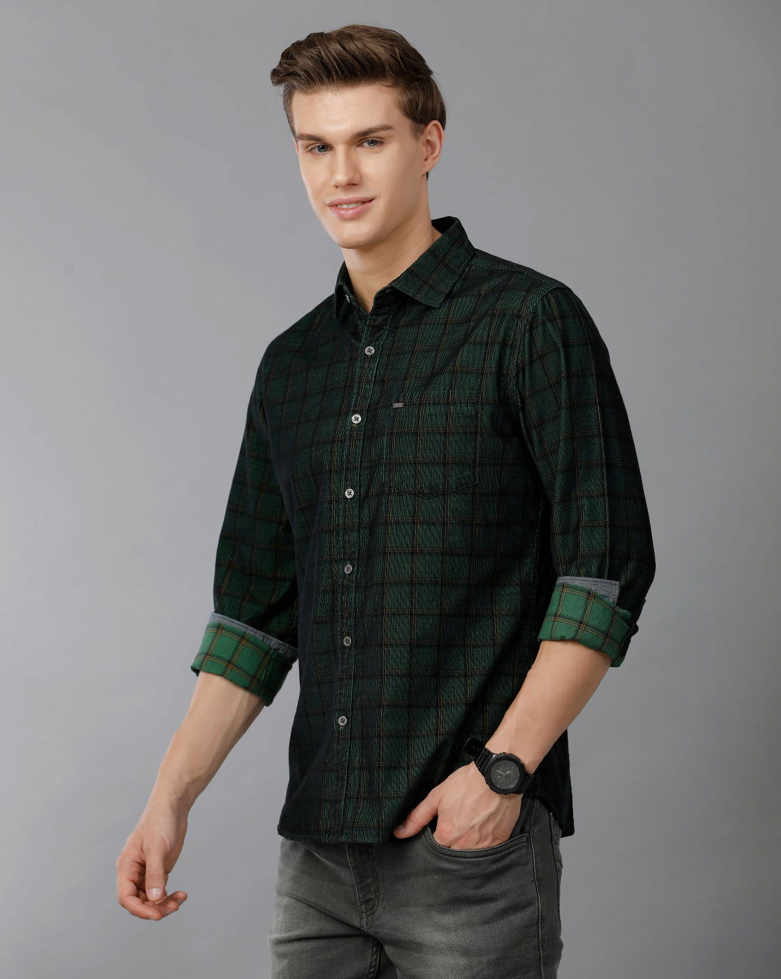 IDENTITI Men Slim Fit Regular Collar Checks Shirt In Dark Green
