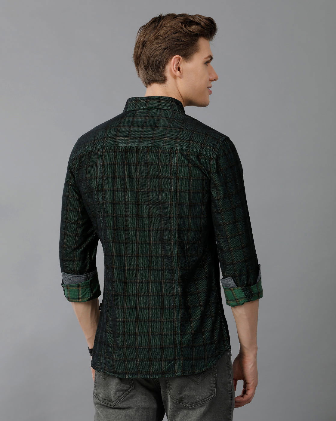 IDENTITI Men Slim Fit Regular Collar Checks Shirt In Dark Green