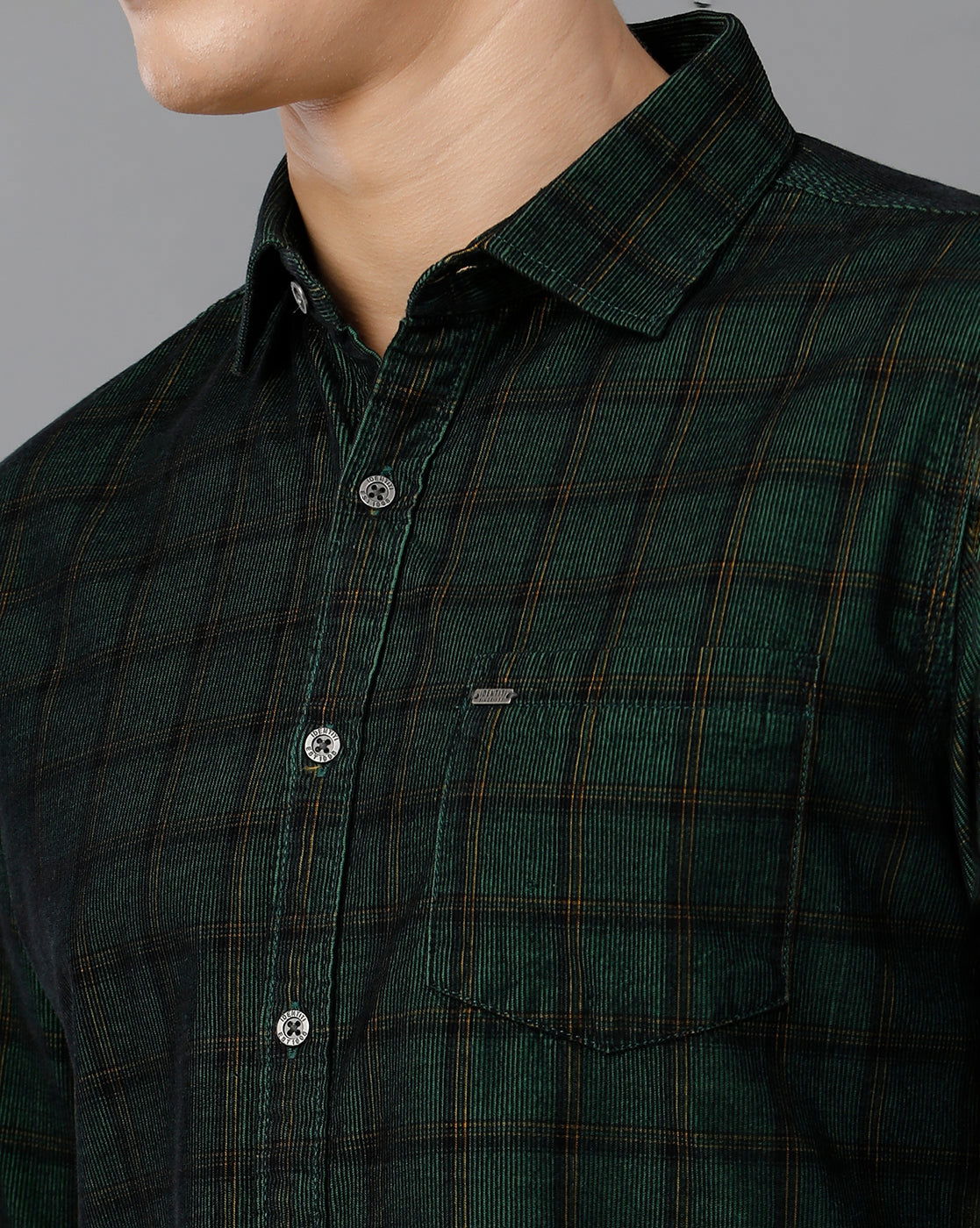 IDENTITI Men Slim Fit Regular Collar Checks Shirt In Dark Green