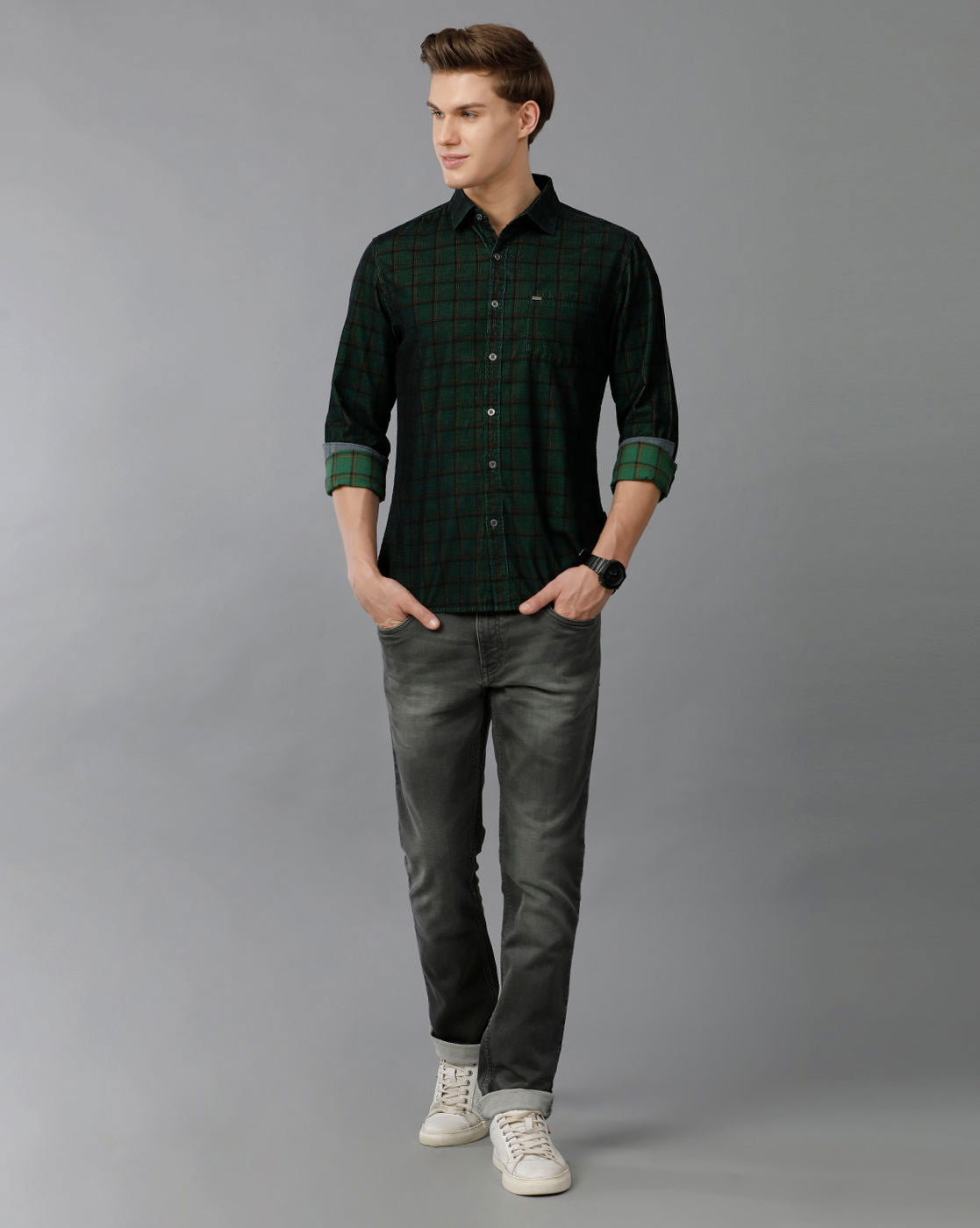 IDENTITI Men Slim Fit Regular Collar Checks Shirt In Dark Green