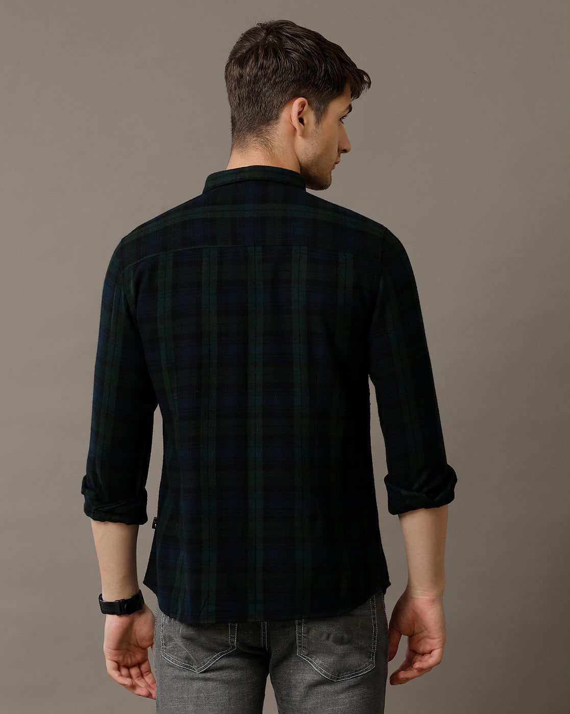IDENTITI Men Slim Fit Regular Collar Checks Shirt In Green.