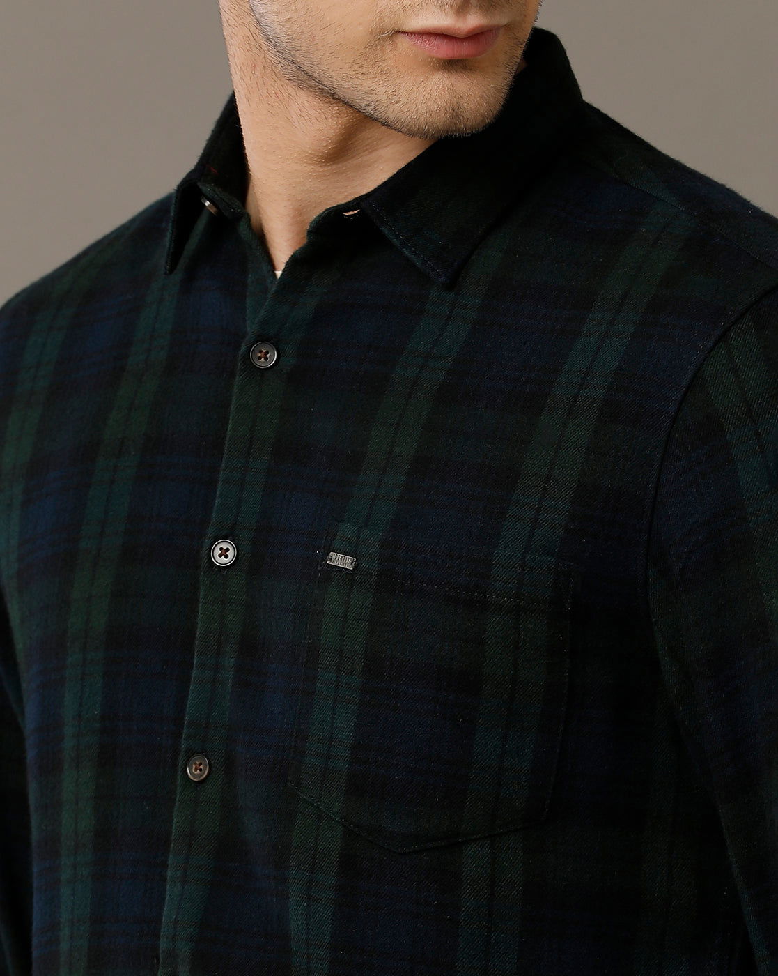IDENTITI Men Slim Fit Regular Collar Checks Shirt In Green.
