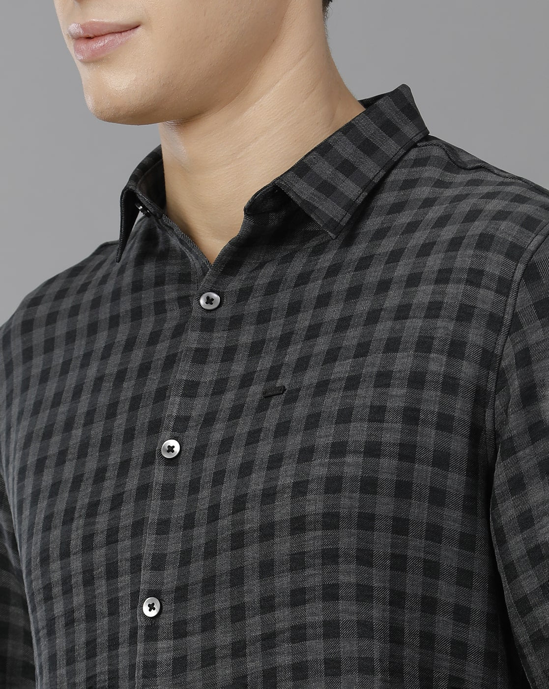 IDENTITI Men Slim Fit Regular Collar Checks Shirt In Grey