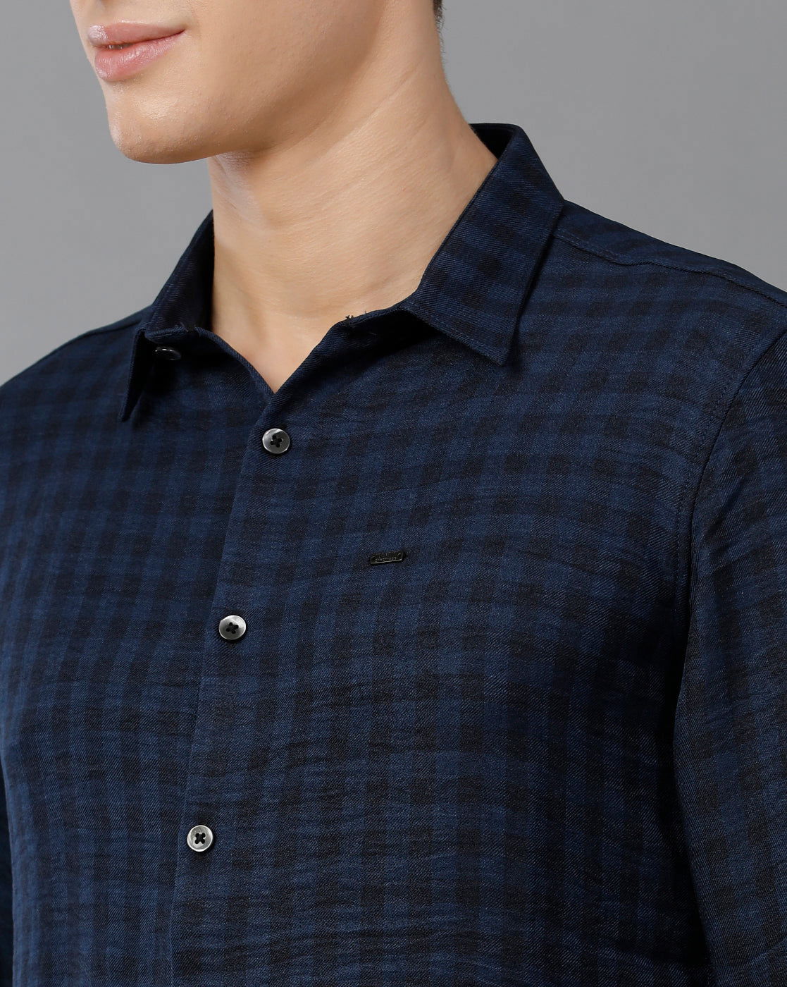 IDENTITI Men Slim Fit Regular Collar Checks Shirt In Navy