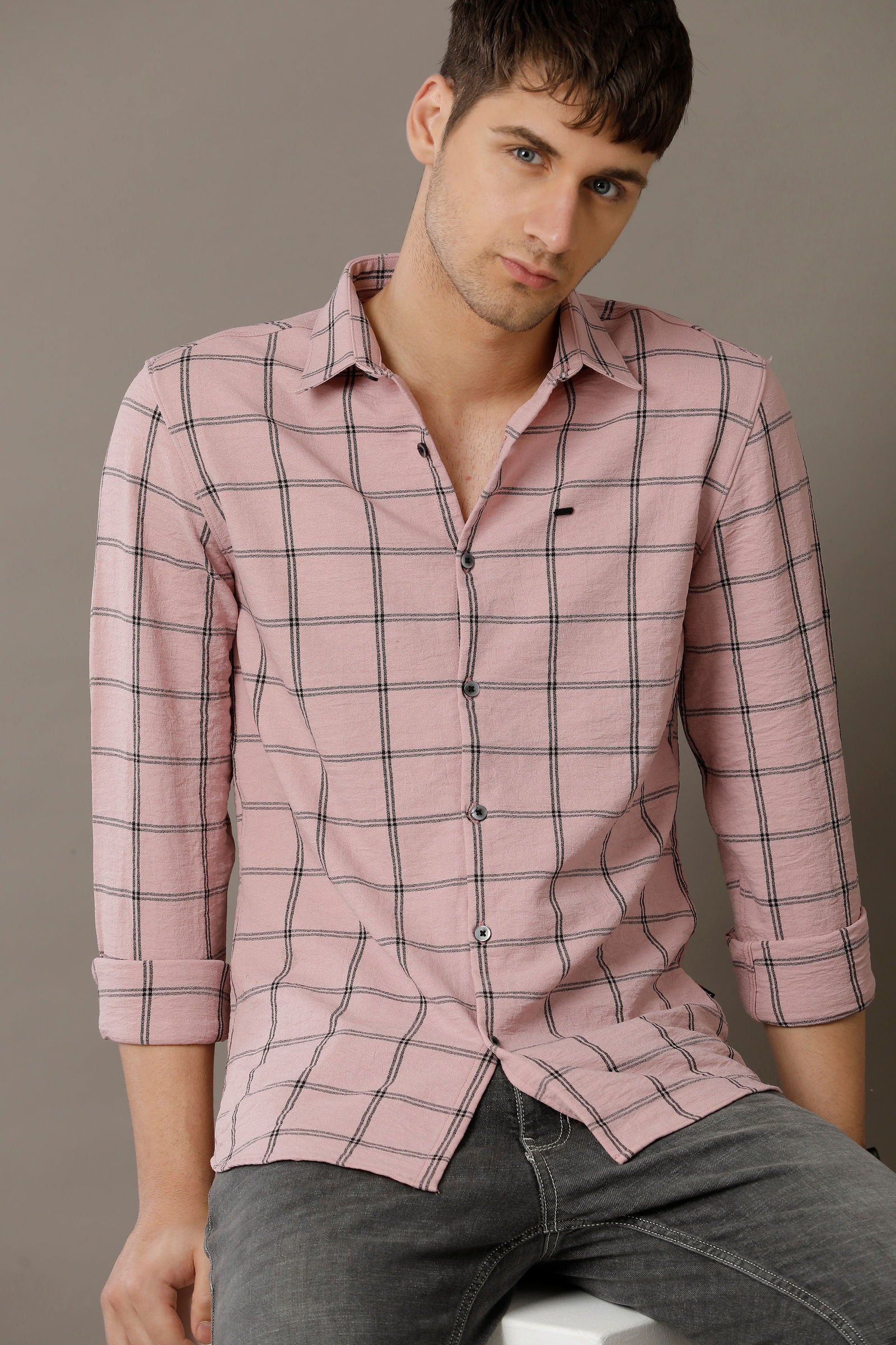 IDENTITI Men Slim Fit Regular Collar Checks Shirt In Pink.