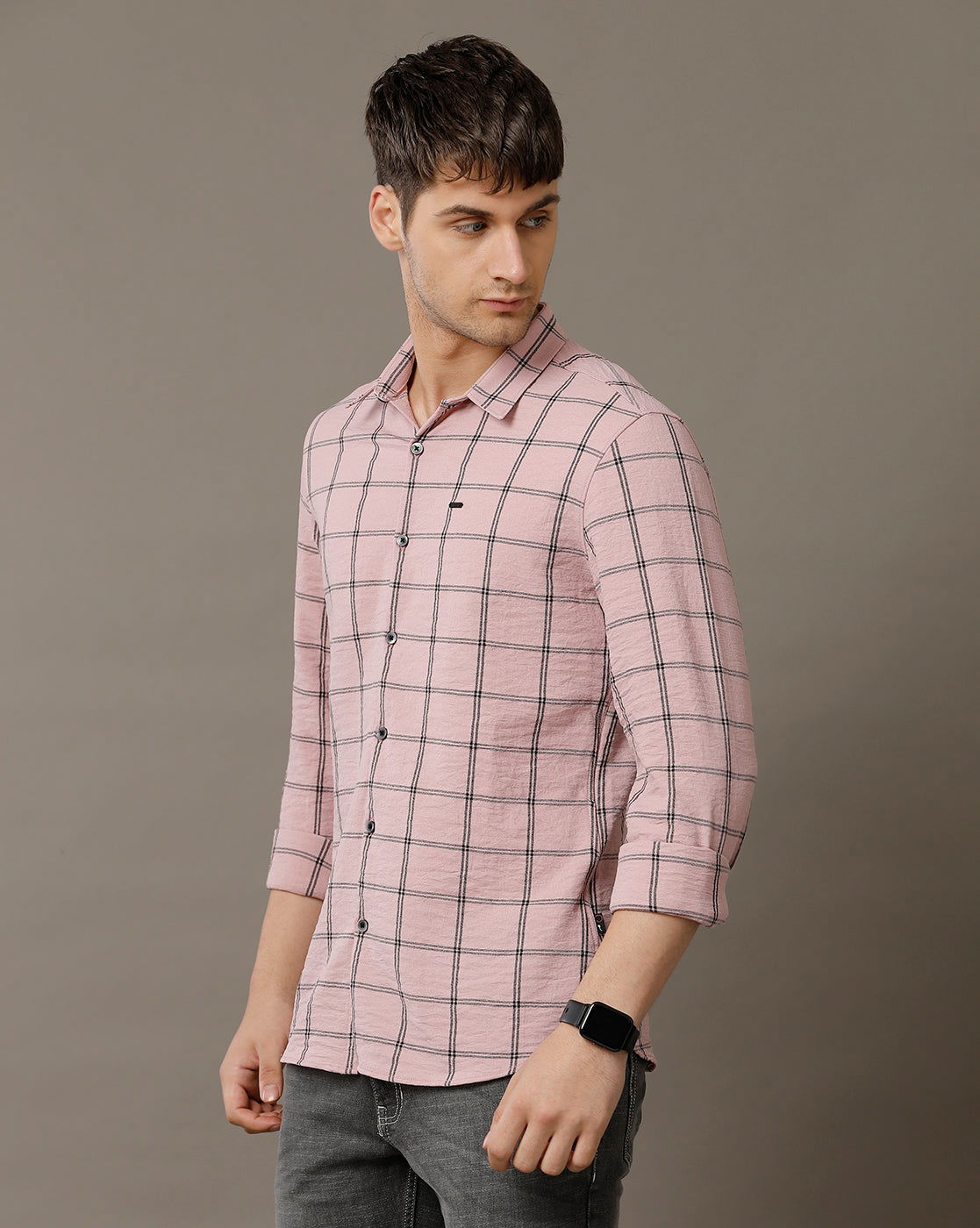 IDENTITI Men Slim Fit Regular Collar Checks Shirt In Pink.