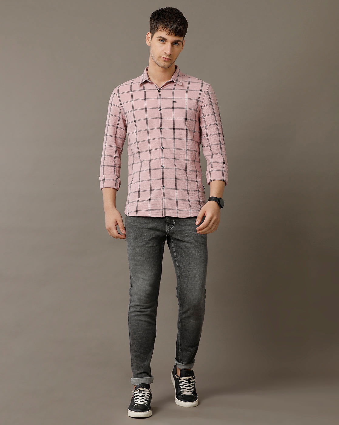 IDENTITI Men Slim Fit Regular Collar Checks Shirt In Pink.