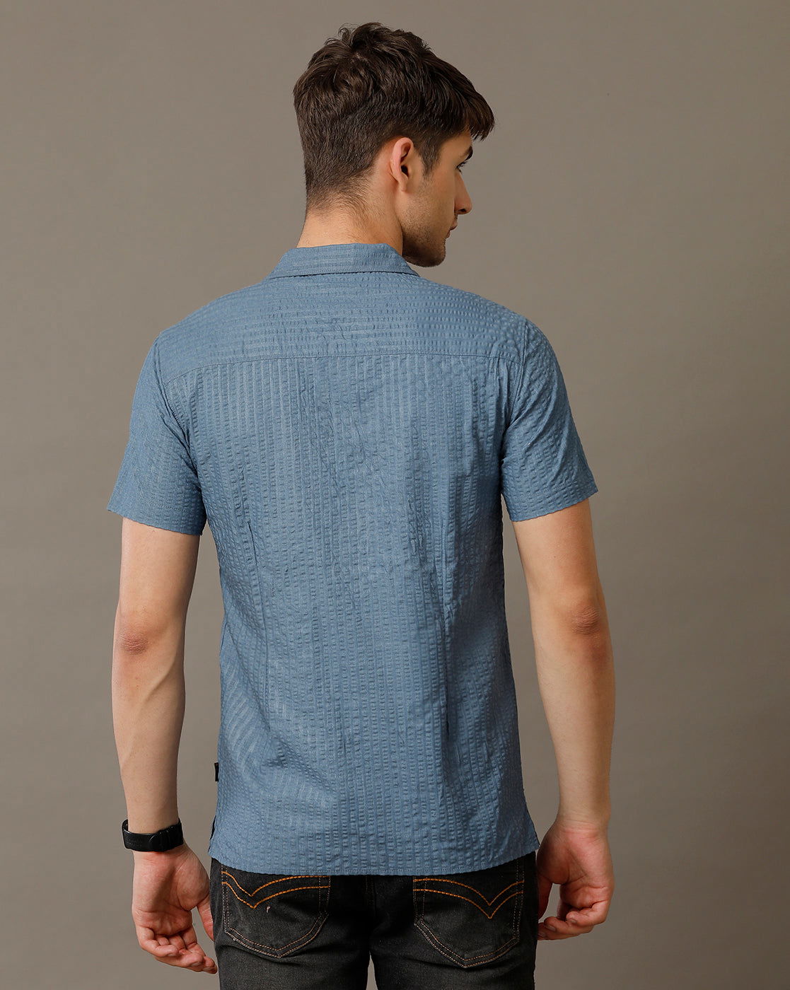 IDENTITI Men Slim Fit Regular Collar Solid Shirt In Grey.