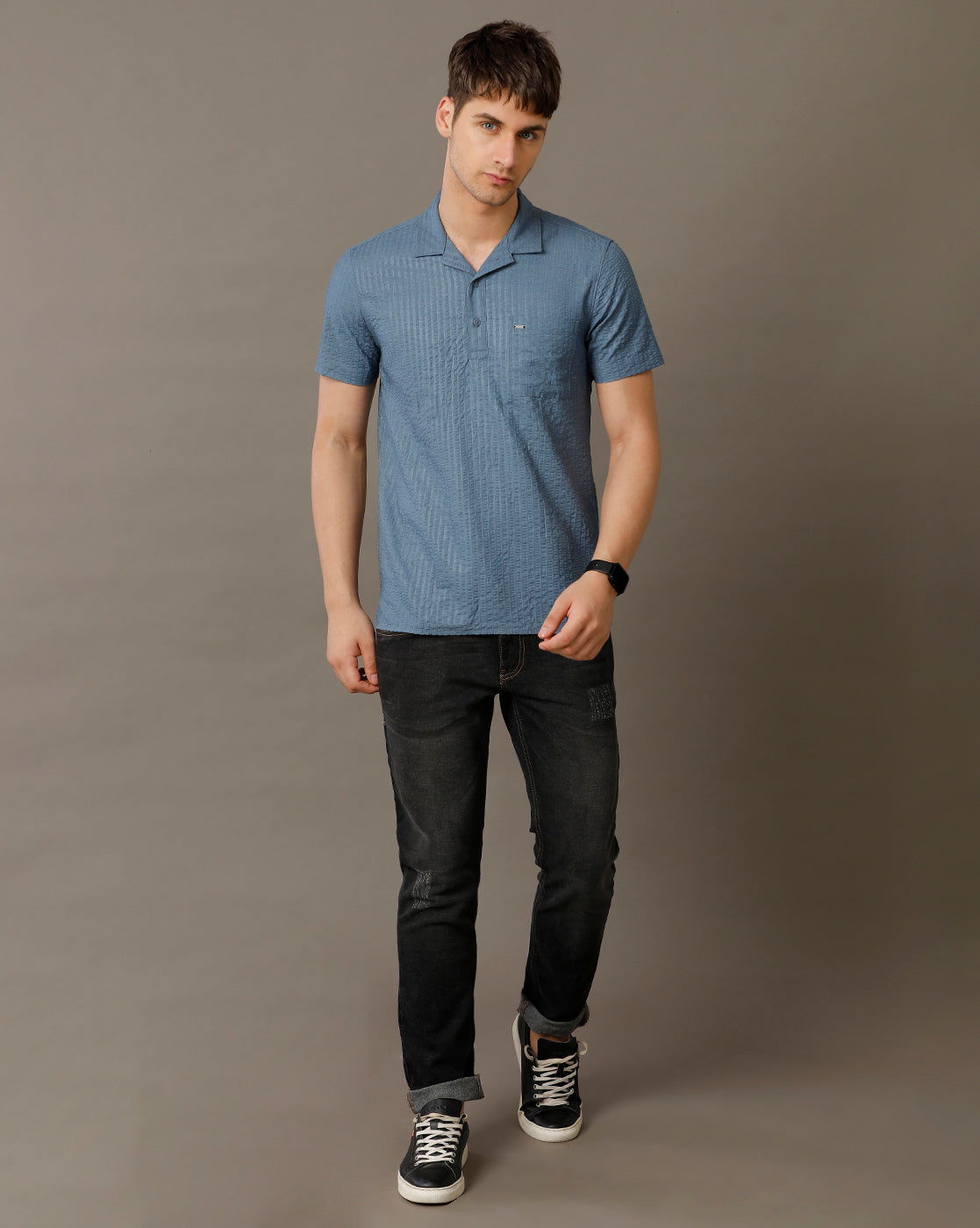 IDENTITI Men Slim Fit Regular Collar Solid Shirt In Grey.