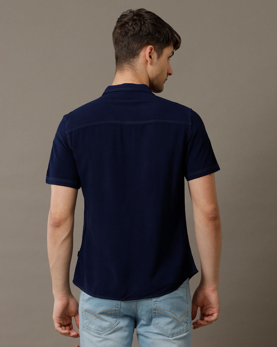 IDENTITI Men Slim Fit Regular Collar Solid Shirt In Navy.