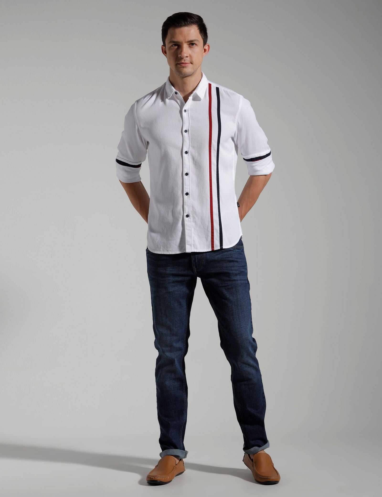 IDENTITI Men Slim Fit Regular Collar Solid Shirt In White