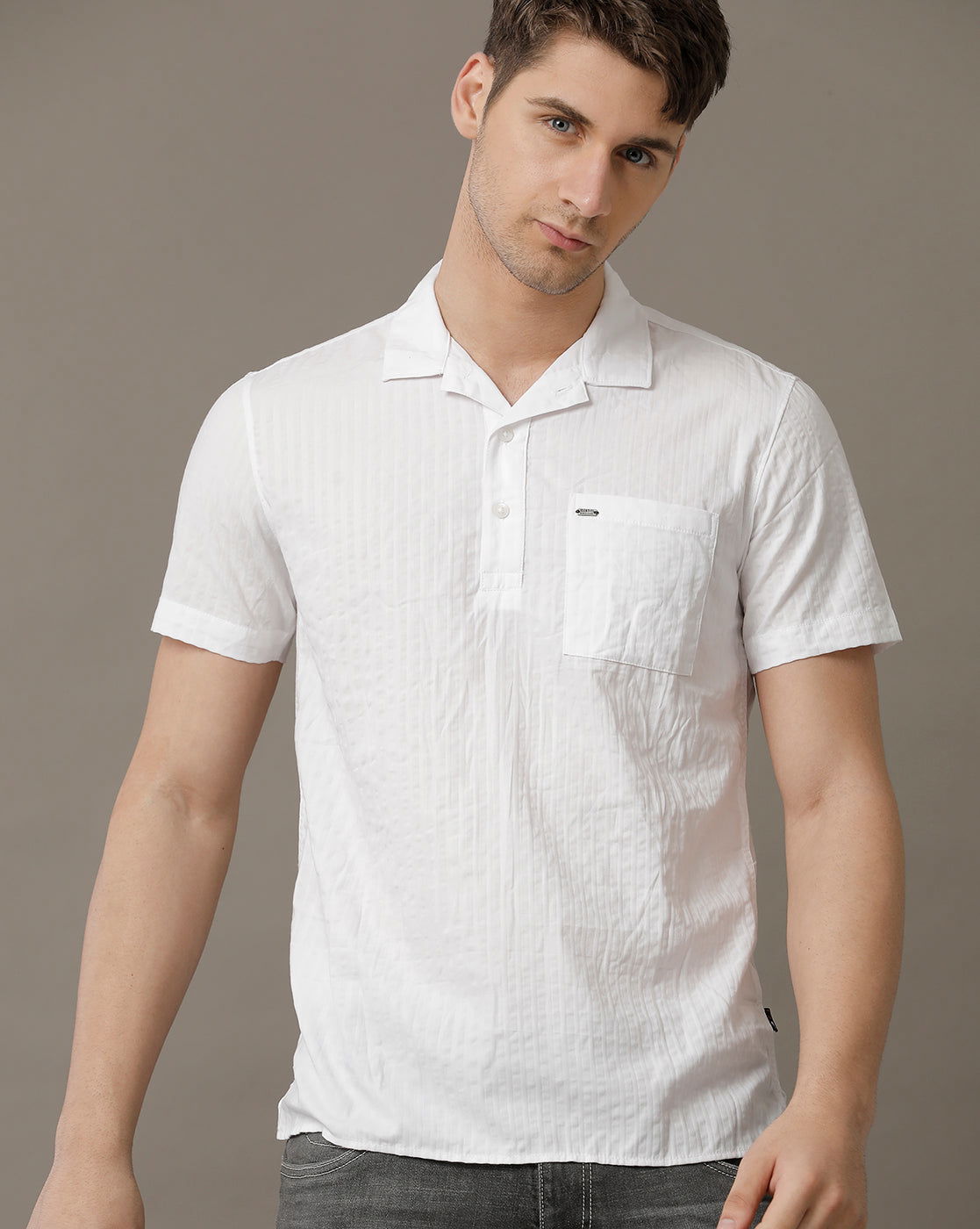 IDENTITI Men Slim Fit Regular Collar Solid Shirt In White.