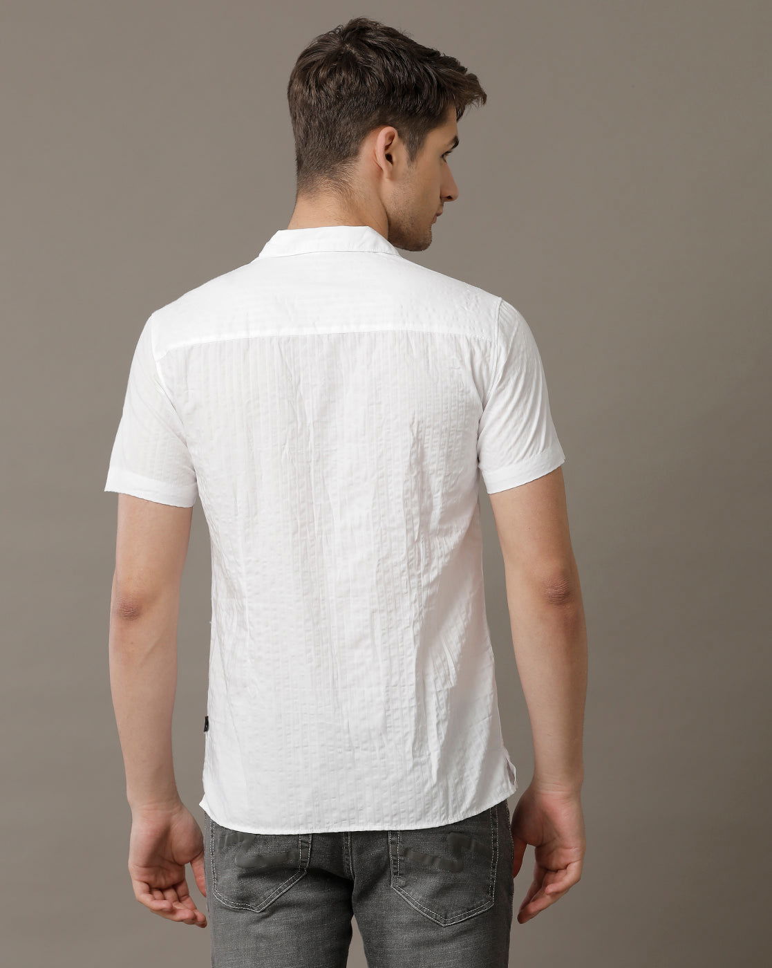 IDENTITI Men Slim Fit Regular Collar Solid Shirt In White.