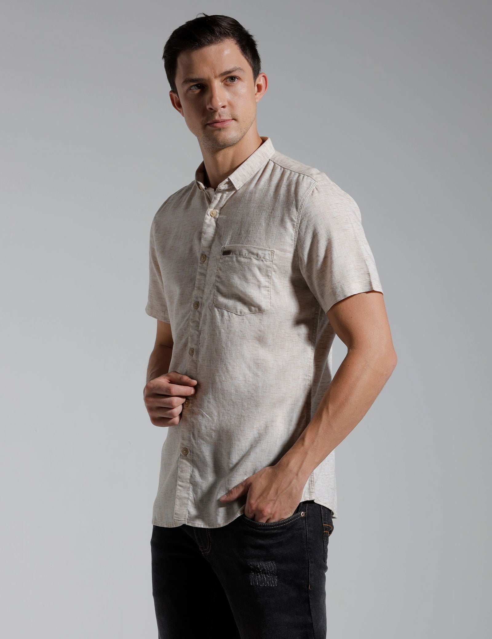 IDENTITI Men Slim Fit Short Collar Solid Shirt