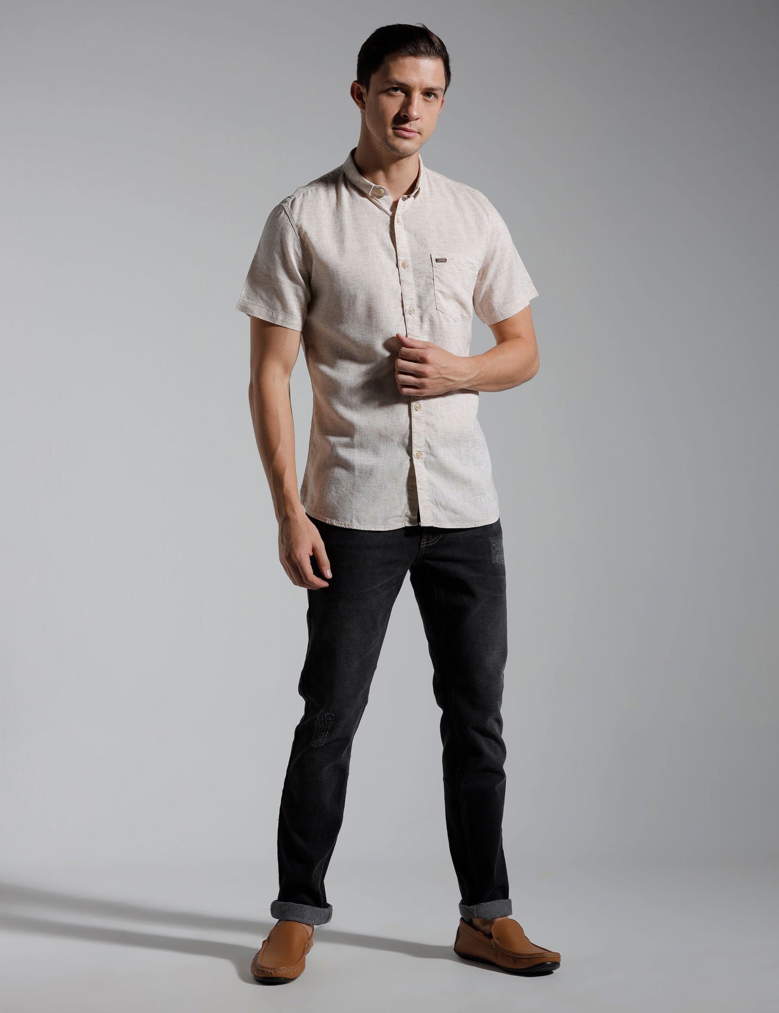 IDENTITI Men Slim Fit Short Collar Solid Shirt