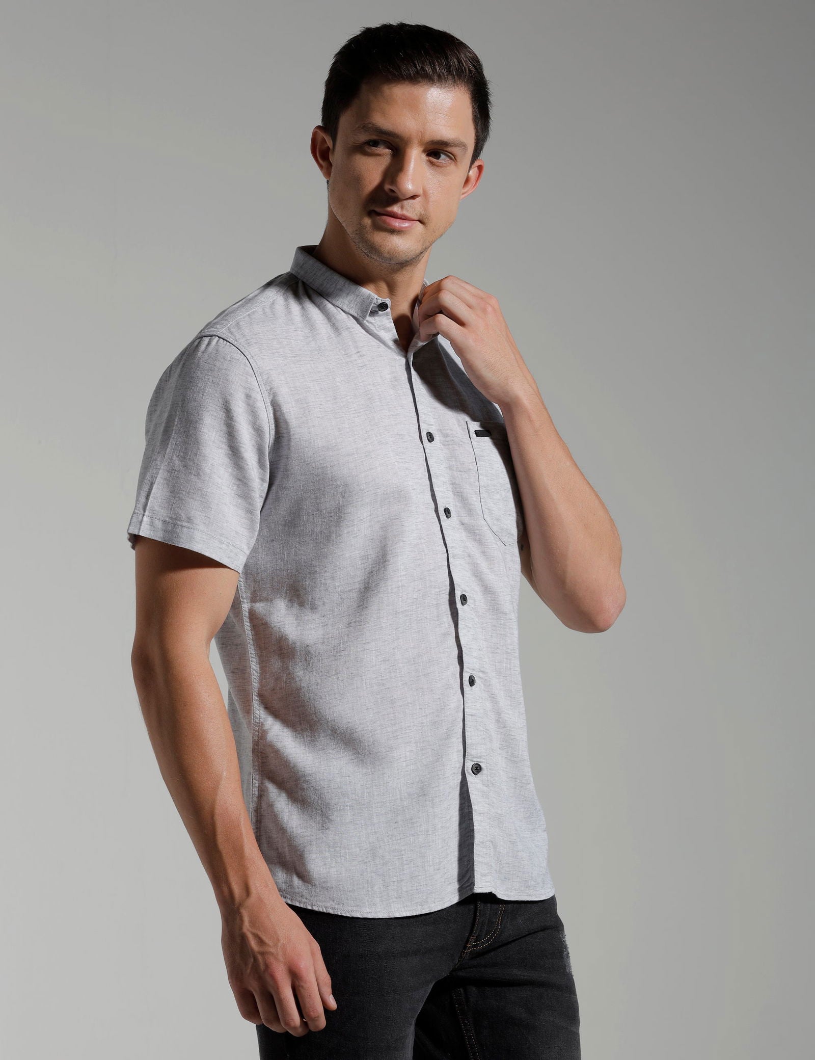 IDENTITI Men Slim Fit Short Collar Solid Shirt