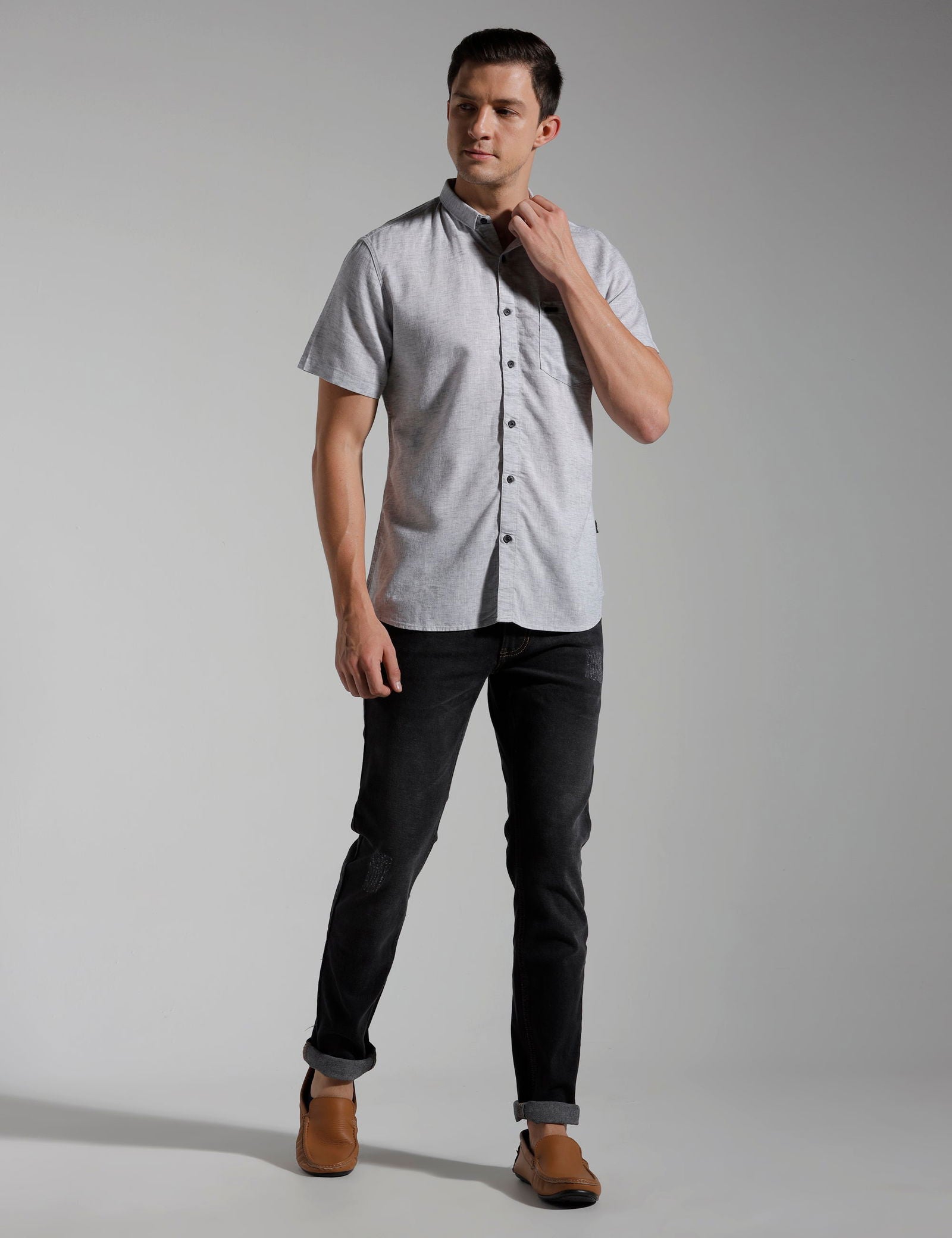 IDENTITI Men Slim Fit Short Collar Solid Shirt