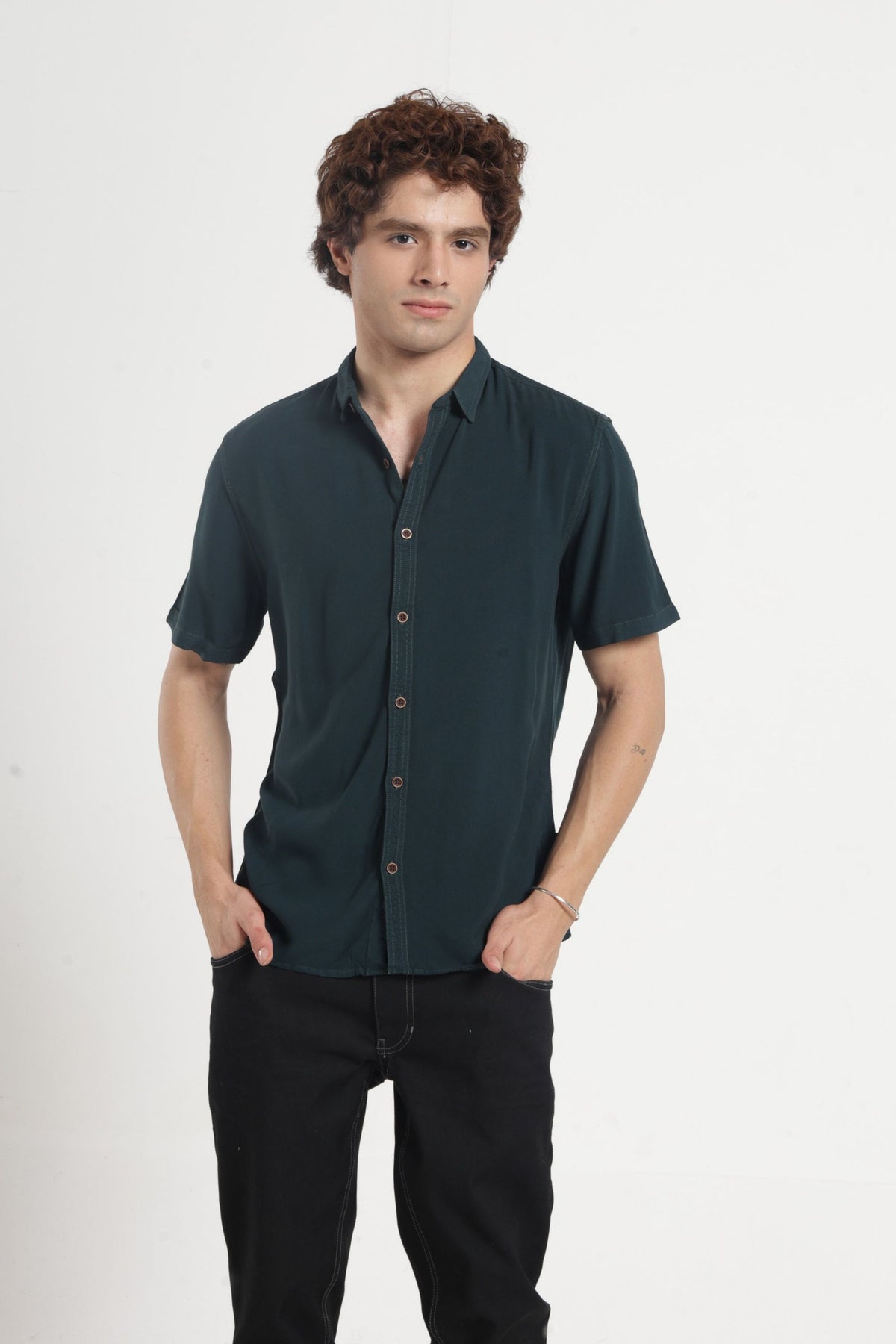 Regular Collar Half Sleeves Solid Shirt in Bottle green