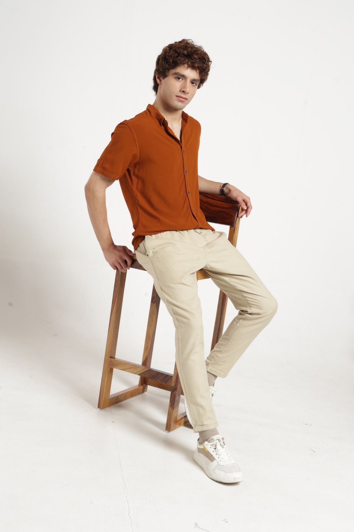 Regular Collar Half Sleeves Solid Shirt in Chocolate
