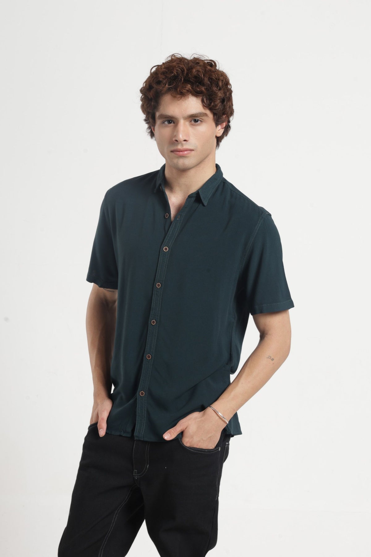 Regular Collar Half Sleeves Solid Shirt in Bottle green