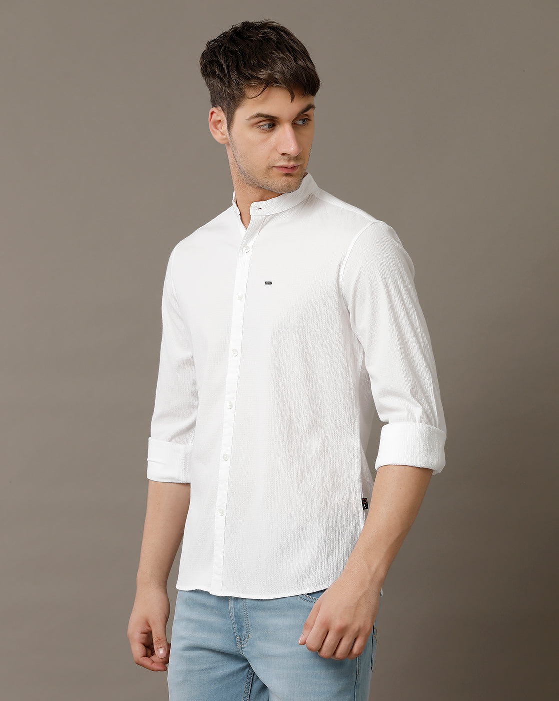 IDENTITI Men Slim Fit Mandarin Collar Solid Shirt In White.