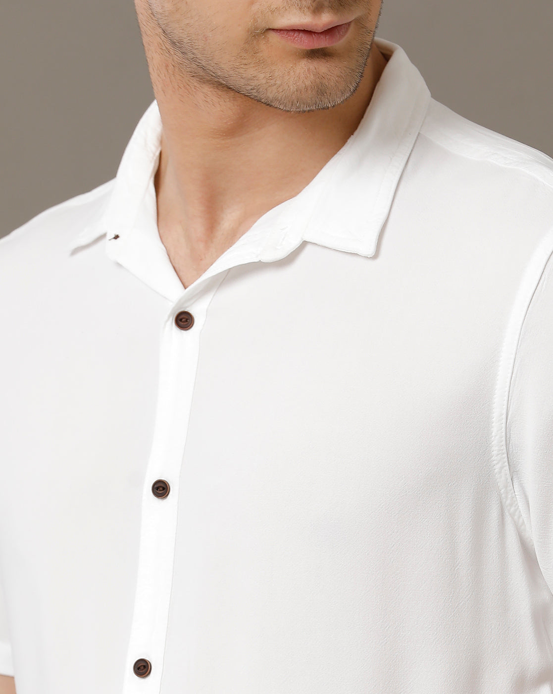 IDENTITI Men Slim Fit Regular Collar Solid Shirt In White.