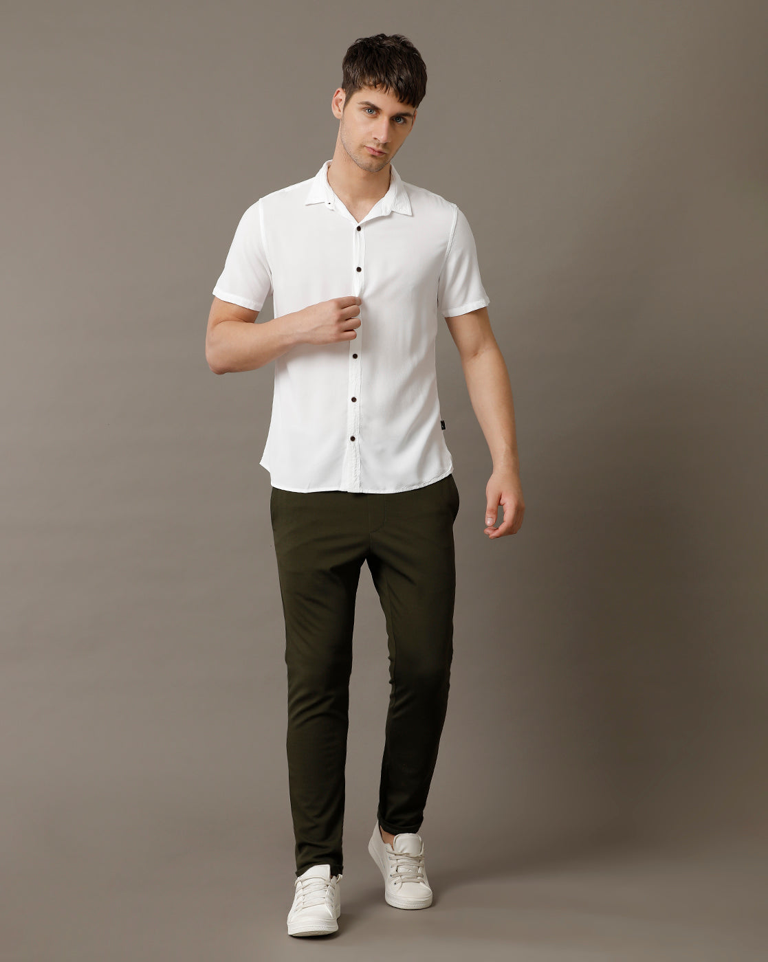 IDENTITI Men Slim Fit Regular Collar Solid Shirt In White.