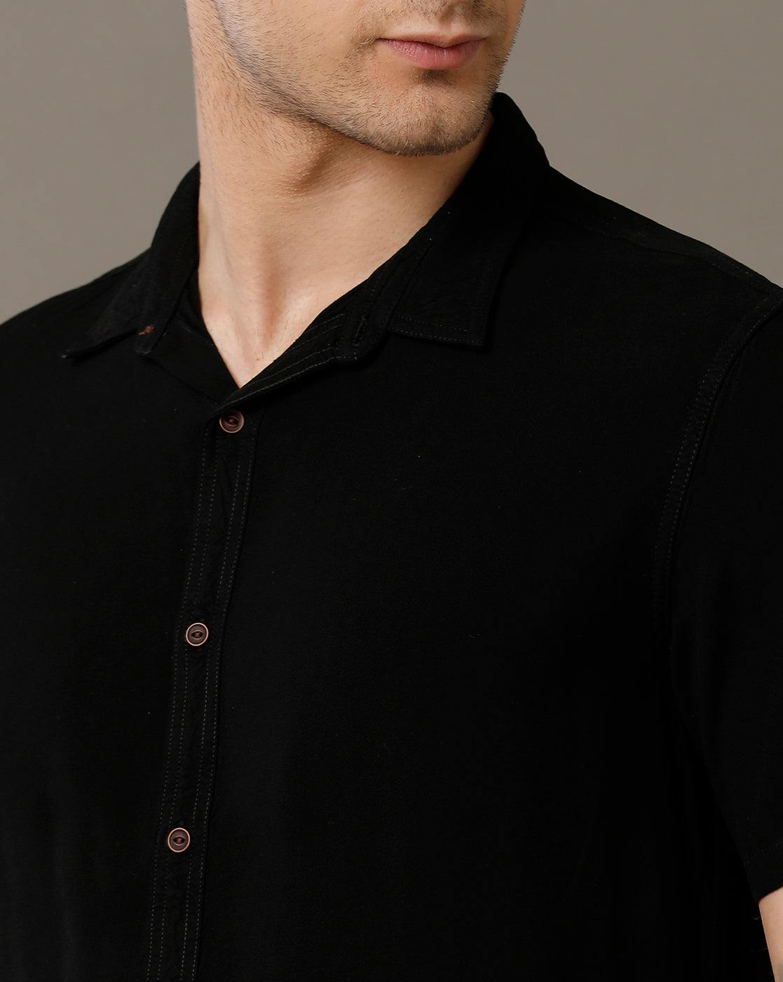 IDENTITI Men Slim Fit Regular Collar Solid Shirt In Black.