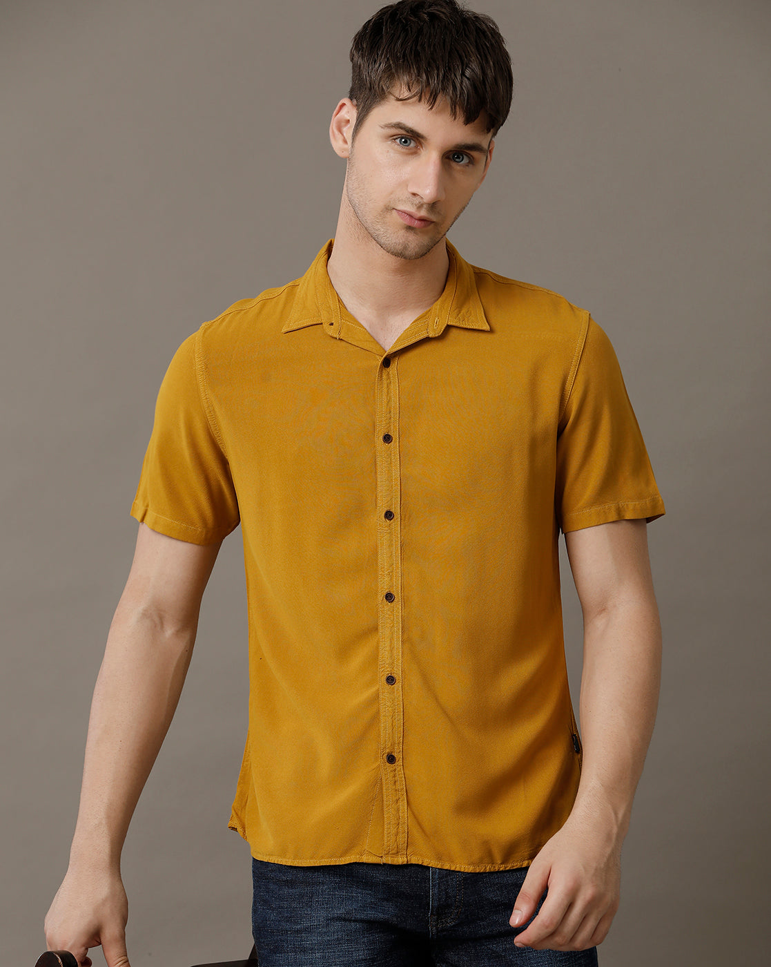 IDENTITI Men Slim Fit Regular Collar Solid Shirt In Mustard.