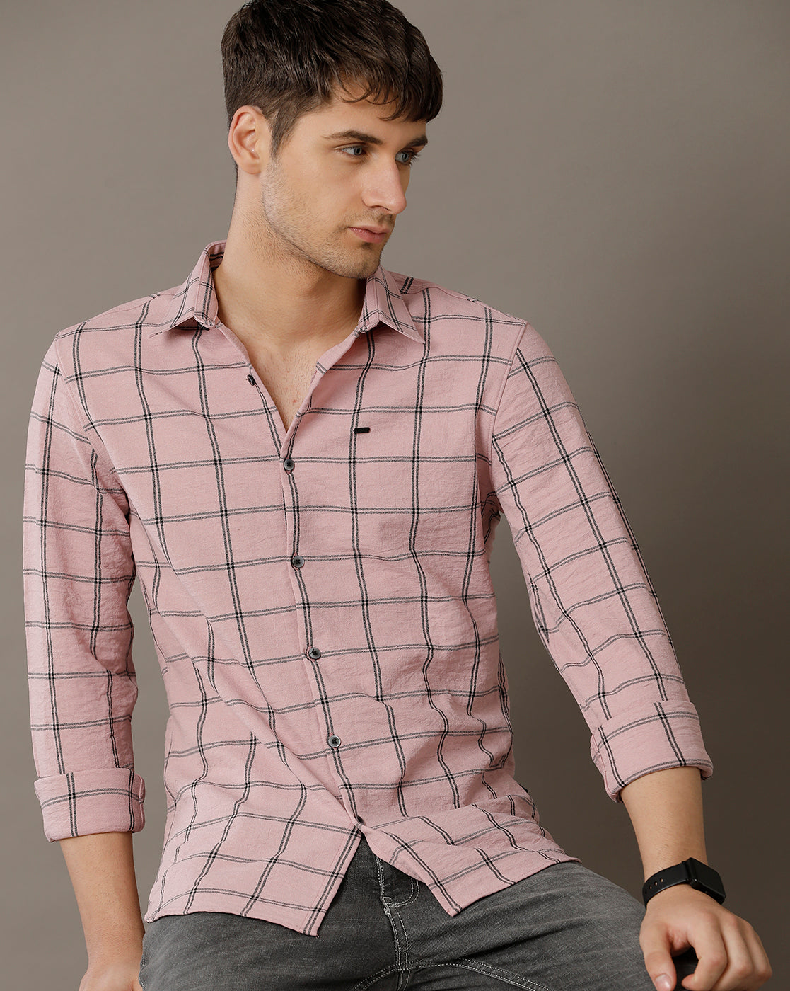 IDENTITI Men Slim Fit Regular Collar Checks Shirt In Pink.