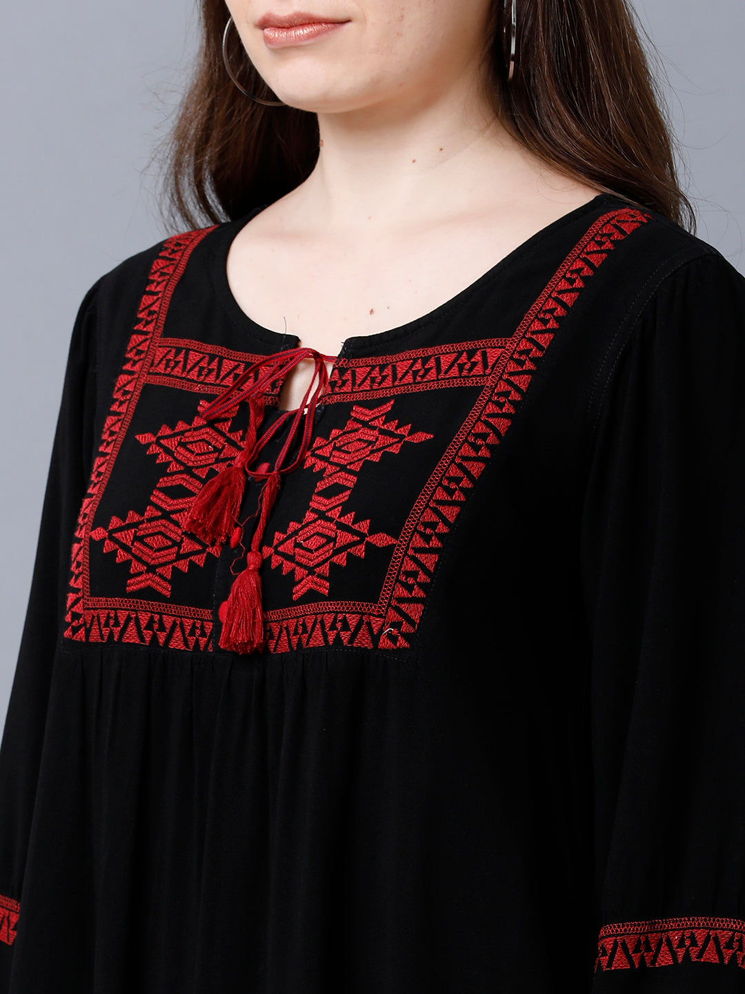 Identiti Women Solid Indo Western Embroidered Kurti/Mid Length Tunic